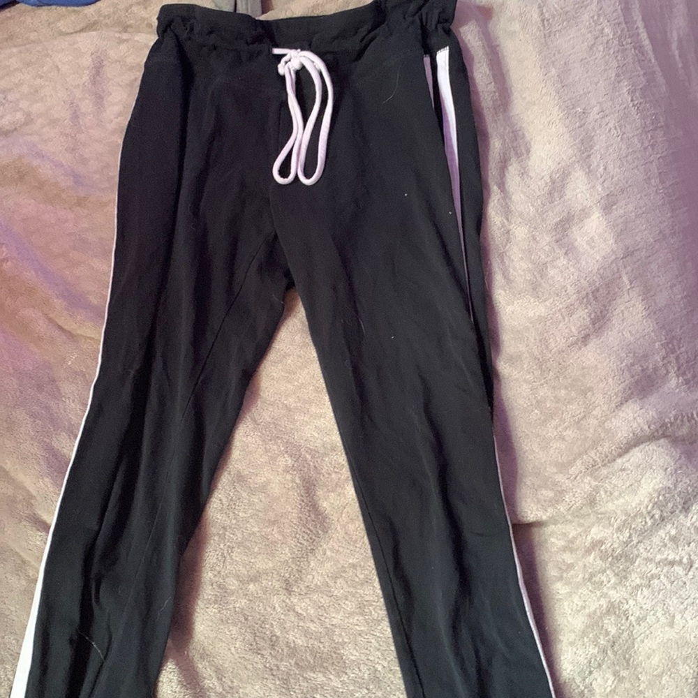 black leggings with double stripe on both sides